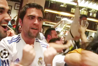 VIDEO: Khoảnh khắc vỡ òa của fan Real toàn thế giới khi Ramos ghi bàn thắng vàng VIDEO: Khoảnh khắc vỡ òa của fan Real toàn thế giới khi Ramos ghi bàn thắng vàng