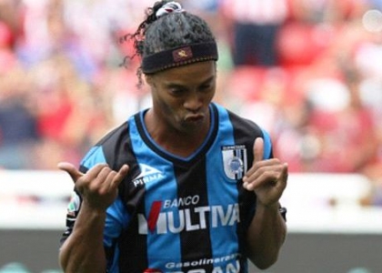 HLV trách Ronaldinho lười chạy HLV trách Ronaldinho lười chạy