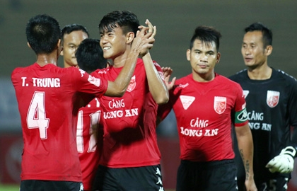 Huỳnh Tấn Tài tỏa sáng, Long An thắng kịch tính Viettel trong trận playoff Huỳnh Tấn Tài tỏa sáng, Long An thắng kịch tính Viettel trong trận playoff