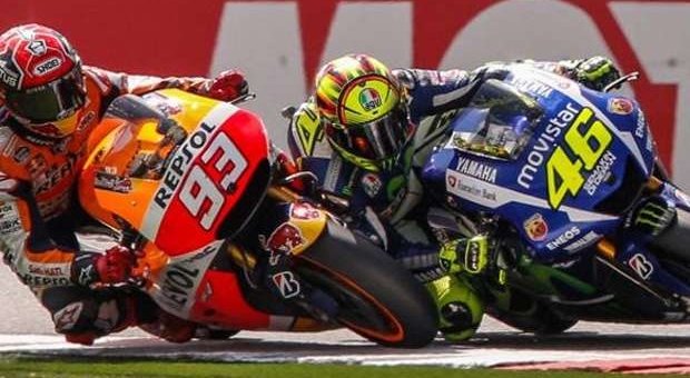 VIDEO: Cuộc chiến kinh hoàng giữa Rossi và Marquez trên đường đua MotoGP VIDEO: Cuộc chiến kinh hoàng giữa Rossi và Marquez trên đường đua MotoGP