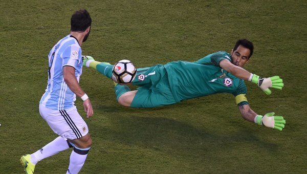 VIDEO: Higuain sắm vai tội đồ với pha bỏ lỡ không tưởng VIDEO: Higuain sắm vai tội đồ với pha bỏ lỡ không tưởng