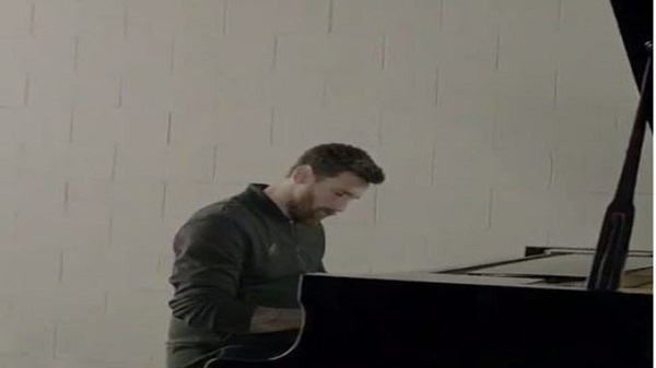VIDEO: Messi trổ tài đánh piano cực hay VIDEO: Messi trổ tài đánh piano cực hay