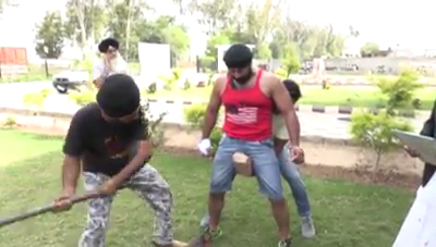 VIDEO: Chiêm ngưỡng siêu nhân Ấn Độ ngoài đời thực VIDEO: Chiêm ngưỡng siêu nhân Ấn Độ ngoài đời thực