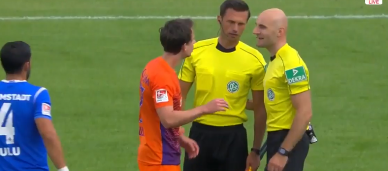 VIDEO: Pha bóng fairplay nhất năm của cầu thủ Bundesliga 2 VIDEO: Pha bóng fairplay nhất năm của cầu thủ Bundesliga 2