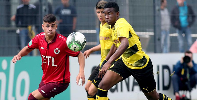 VIDEO: Thần đồng 13 tuổi ghi bàn ngoạn mục cho U17 Dortmund VIDEO: Thần đồng 13 tuổi ghi bàn ngoạn mục cho U17 Dortmund