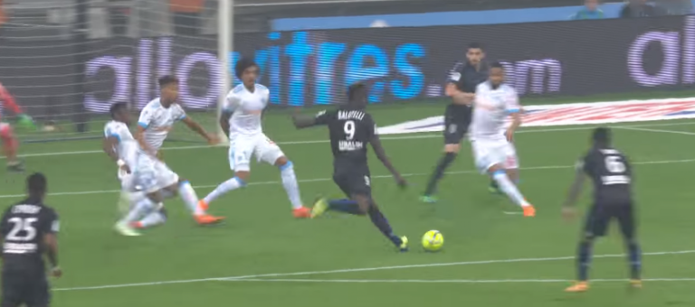 VIDEO: Pha solo ghi bàn đẳng cấp của Balotelli ở vòng 36 Ligue 1 VIDEO: Pha solo ghi bàn đẳng cấp của Balotelli ở vòng 36 Ligue 1