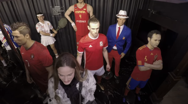VIDEO: Gareth Bale giả làm tượng sáp hù dọa du khách VIDEO: Gareth Bale giả làm tượng sáp hù dọa du khách