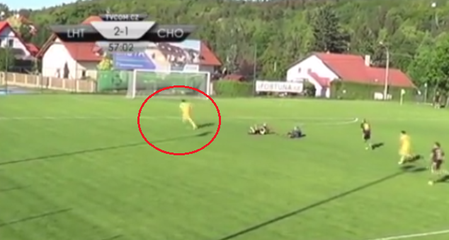 VIDEO: Pha bóng fairplay đáng ngưỡng mộ của năm VIDEO: Pha bóng fairplay đáng ngưỡng mộ của năm