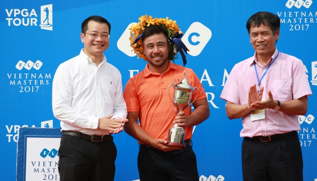 Chủ tịch HĐQT Công ty CP quản lý sân Golf Biscom ông Nguyễn Quang Huy (trái) và Phó tổng cục trưởng TCTDTT ông Trần Đức Phấn(ngoài cùng bên phải) Chủ tịch HĐQT Công ty CP quản lý sân Golf Biscom ông Nguyễn Quang Huy (trái) và Phó tổng cục trưởng TCTDTT ông Trần Đức Phấn(ngoài cùng bên phải)