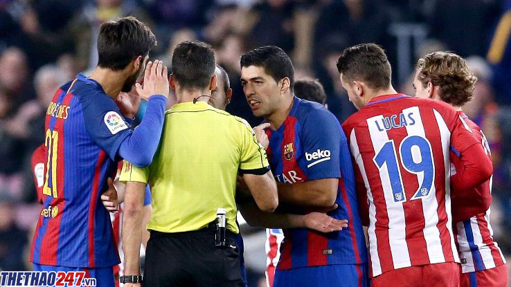 Luis Suarez bất bình về tấm thẻ đỏ trong trận gặp Atletico Luis Suarez,Luis Enrique,Nou Camp,Barcelona,cúp Nhà vua Tây Ban Nha,barca,Messi,thẻ đỏ