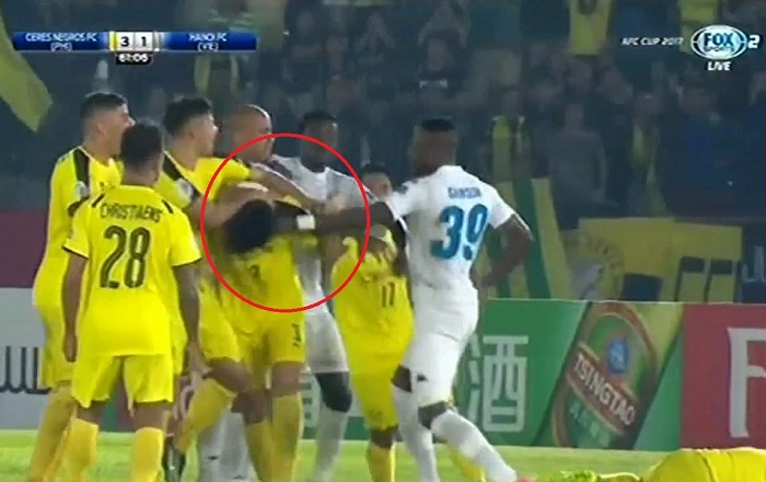 Hành động đấm đối thủ của Samson có thể phải nhận án phạt nặng tin bóng đá 20/4, điểm tin thể thao, tin tức thể thao, tin tức bóng đá, hoàng vũ samson, hà nội fc, v-league,champions league