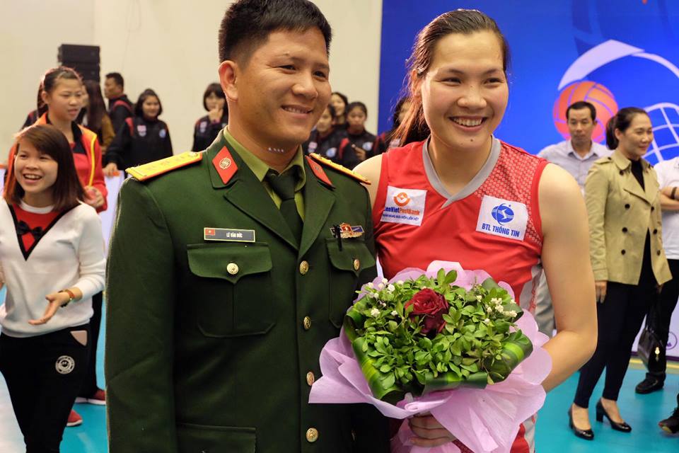 Chồng của Đỗ Minh đã đên chung vui cùng vợ và TTLVPB Chong cua do minh bong chuyen