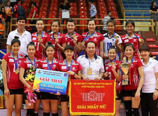 HLV Phạm Văn Long cùng các học trò từng 4 lần liên tiếp vô địch quốc gia ( vô địch 9/13 lần ) HLV Đinh Văn Long