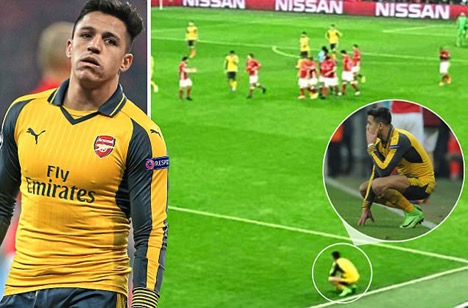 Sự bất lực của Sanchez trong trận thua Bayern Cup C1: Sanchez chan Arsenal, bo sang Italia