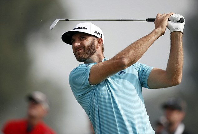Dustin Johnson lần đầu tiên đoạt ngôi vị số 1 thế giới từ tay golf Jason Day. Dustin Johnson lần đầu tiên đoạt ngôi vị số 1 thế giới từ tay golf Jason Day.