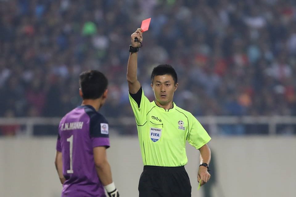 HLV Hữu Thắng loại Nguyên Mạnh vì anh đang bị LĐBĐ châu Á (AFC) treo giò 2 trận HLV Hữu Thắng loại Nguyên Mạnh vì anh đang bị LĐBĐ châu Á (AFC) treo giò 2 trận