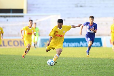 Lê Văn Nam của U19 Hà Nội ghi bàn thắng đẹp ở ở giải U19 Lê Văn Nam của U19 Hà Nội ghi bàn thắng đẹp ở ở giải U19