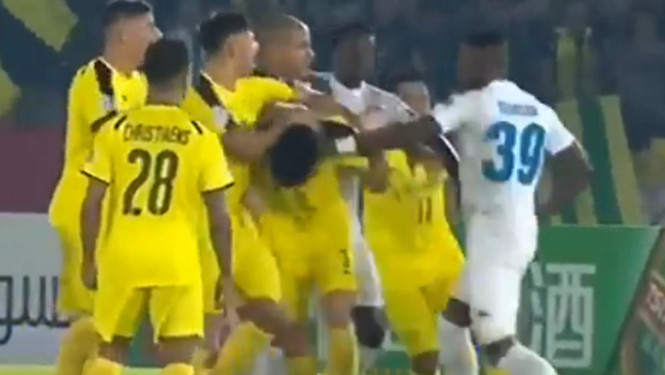 Hoàng Vũ Samson và hành động không đẹp ở AFC Cup 2017 Hà Nội FC, Hoàng Vũ Samson, Ceres-Negros, AFC Cup, Hà Nội FC, Ceres-Negros 6-2 Ha noi