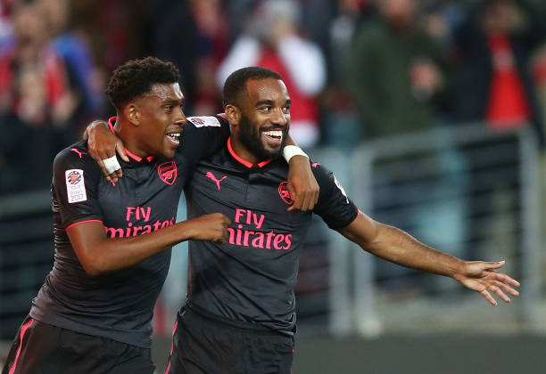 Lacazette ăn mừng bàn thắng cùng Iwobi trong trận giao hữu với Sydney FC Alexandre Lacazette ghi ban trong chien thang cua Arsenal truoc Sydney FC