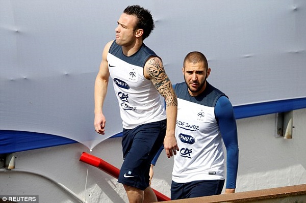 Benzema và Valbuena từng rất thân thiết trong màu áo ĐT Pháp Benzema, Valbuena, ĐT Pháp, Scandal tống tiền