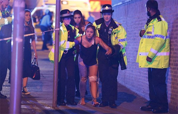 Người dân tại Manchester vẫn chưa khỏi bàng hoàng sau vụ khủng bố