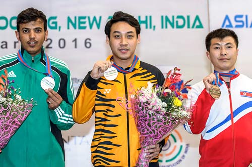 Sinh viên Malaysia (giữa) là mối đe dọa đáng gờm với Hoàng Xuân Vinh ở SEA Games 29 tin the thao, tin the thao viet nam, the thao, hoang xuan vinh, malaysia, sea games, quang liem, tennis