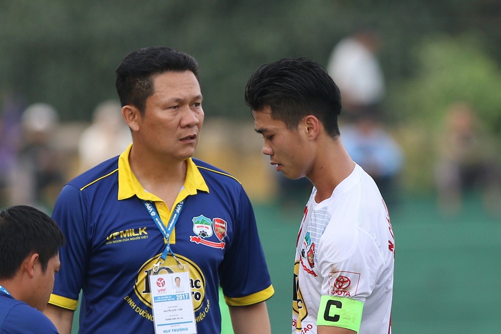 HLV Quốc Tuấn cho rằng mặt sân xấu khiến HAGL thua trận slna 2-0 hagl, ket qua slna 2-0 hagl, ti so slna 2-0 hagl, vleague, bxh vleague
