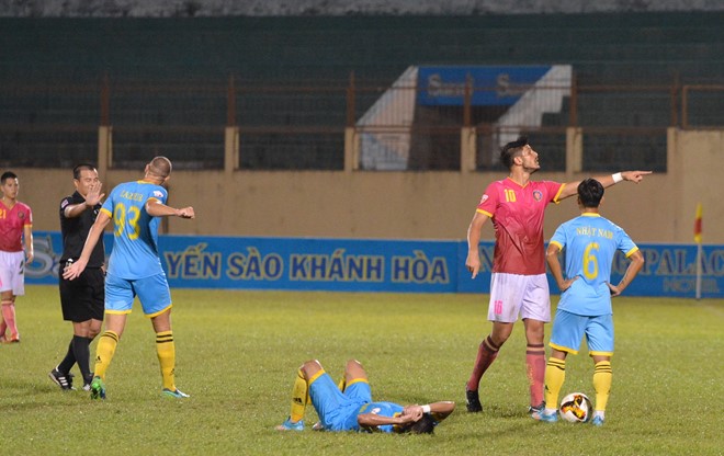 Tình huống Marcelo thách thức BHL của Khánh Hòa Khánh Hòa, SLNA, Marcelo, ket qua vleague, vleague, bong da viet nam