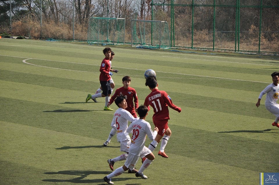 Tranh chấp bóng bổng vẫn còn là hạn chế của cầu thủ U17 HAGL U17 HAGL, U17 HAGL thua, U17 HAGL tap huan, Hàn Quốc, HLV Graechen