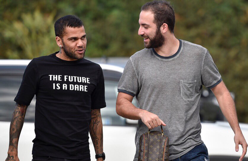 Higuain gửi lời chia tay tới Alves tin chuyen nhuong, tin chuyen nhuong 18/6, tin chuyen nhuong Man City, tin chuyen nhuong MU, tin chuyen nhuong mua he