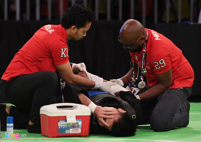 Võ sĩ Việt Nam chấn thương trong trận chung kết. Ảnh: Zing sea games 29, truc tiep sea games 29, truc tiep sea games 24/8