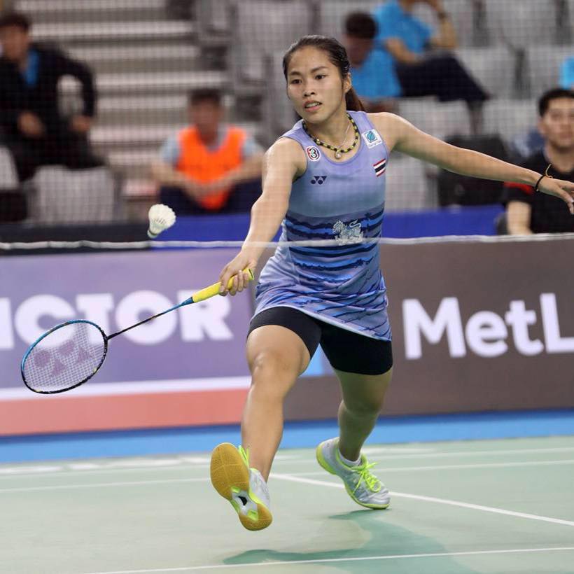 Ratchanok Intanon giành quyền vào bán kết giai cau long dan mach 2017 tay vot so 1 dung buoc