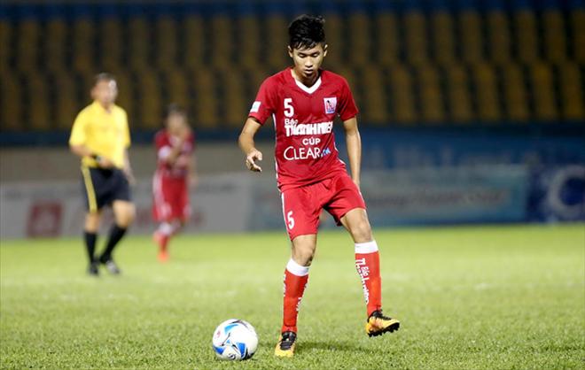 Trần Đình Khương vỡ òa cảm xúc khi biết tin bản thân lên tuyển (Ảnh: Thanh Niên) Tran Dinh Khuong, tin tuc dtqg viet nam, tin tuc asian cup 2019, tin tuc hlv huu thang, dinh luat, thay the dinh luat