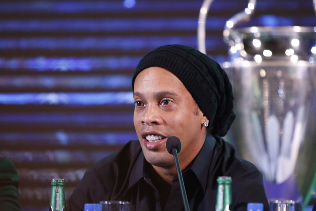 CLB Sài Gòn nghiêm túc mới Ronaldinho sang V-League thi đấu CLB Sài Gòn, Ronaldinho, V-League, tin tức thể thao hot 14/4, tin tức thể thao nổi bật 14/4, HLV Đức Thắng