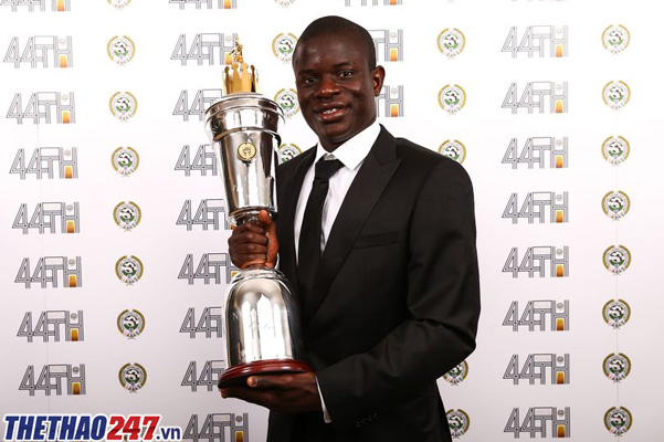 N'Golo Kante là cầu thủ mang thiên hướng phòng ngự hiếm hoi giành giải thưởng này N'Golo Kante, Kante, Cầu thủ xuất sắc nhất ngoại hạng Anh, Chelsea, tin tức ngoại hạng anh, tin tức bóng đá quốc tế
