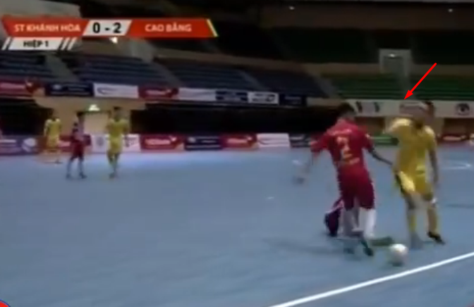 Châu Đoàn Phát giật chỏ đối thủ Châu Đoàn Phát, U20 Futsal Việt Nam, ST Khánh Hòa