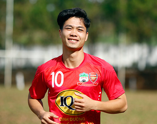 Công Phượng có tướng sát thủ nhưng người Nhật biết nhiều về Công Vinh hơn Công Phượng, Công Vinh, Yokohama