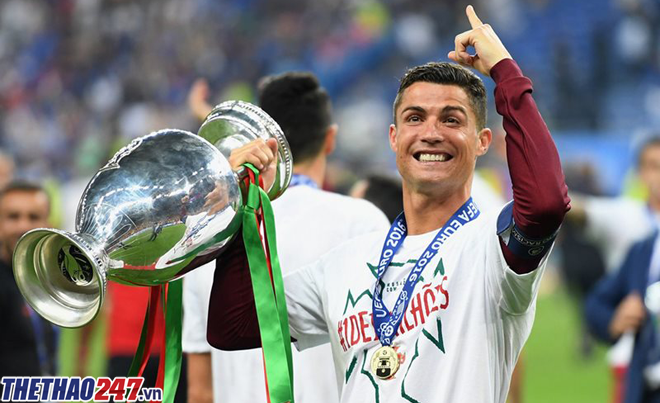 Ronaldo: “Vô địch Euro giúp tôi tiến gần Quả bóng Vàng” Ronaldo, Ronaldo giành Quả bóng vàng, Quả bóng Vàng 2016, Cristiano Ronaldo, Cristiano Ronaldo tự tin, Bồ Đào Nha, Euro 2016