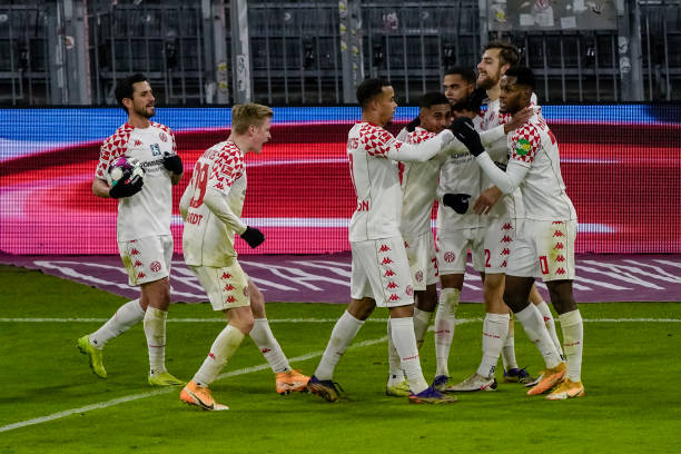 Bayern Munich menang kembali melawan tim kedua dari belakang Foto 1