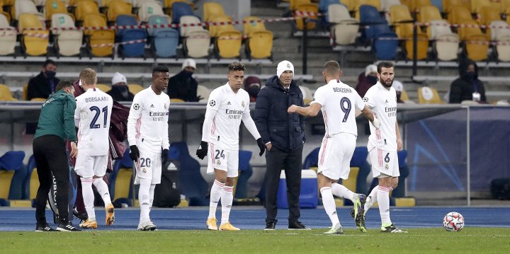Zidane dan murid-muridnya akan melakukan pertandingan fana sebelum M'Gladbach (Gambar: Internet)