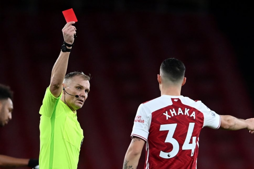 Kartu merah Xhaka yang merusak membuat The Gunners kalah (Gambar: Internet)