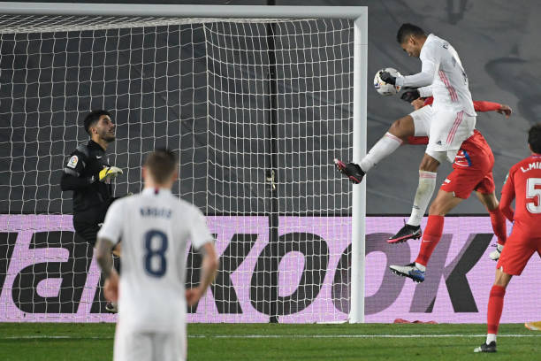 Real Madrid 1-0 Granada langsung: Buka skor Foto 1