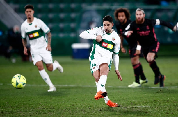 Direct Elche 1-1 Real Madrid: Para pengunjung kewalahan Foto 1