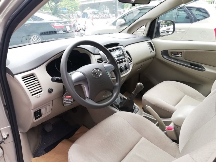 Chi tiết giá xe Toyota Innova 2020, thông số kỹ thuật, đánh giá nội ngoại thất và vận hành xe.