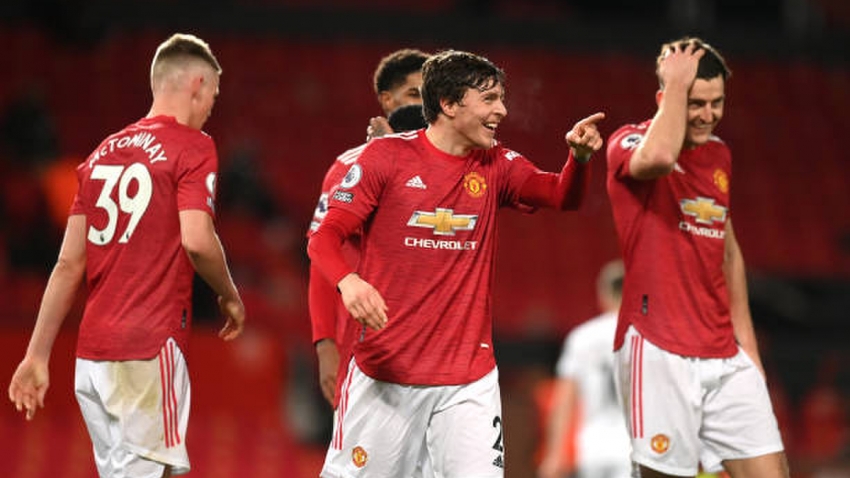Luke Shaw yakin dengan daya saing juara MU Foto 1
