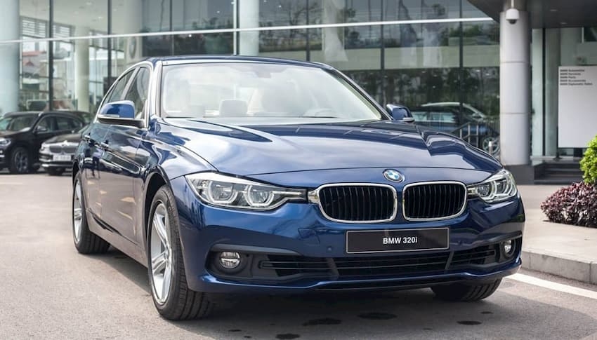 Đầu xe BMW 320i