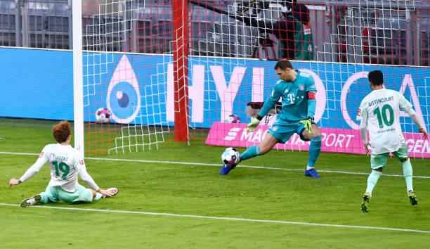 Neuer tỏa sáng, Bayern Munich thoát thua trên sân nhà 
