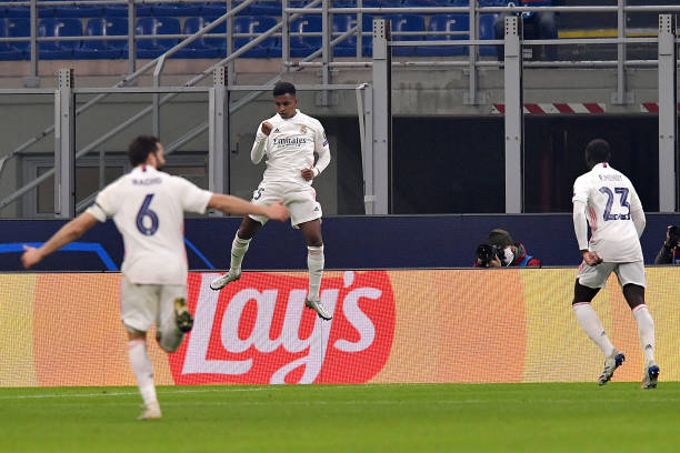 Real Madrid menang dengan mudah berkat kartu merah atas kesalahan Inter Milan Foto 1