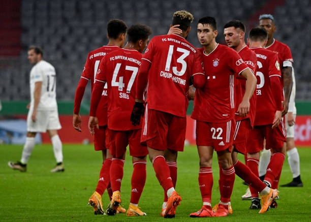 Tân binh tỏa sáng, Bayern Munich nhẹ nhàng hạ đội bóng 