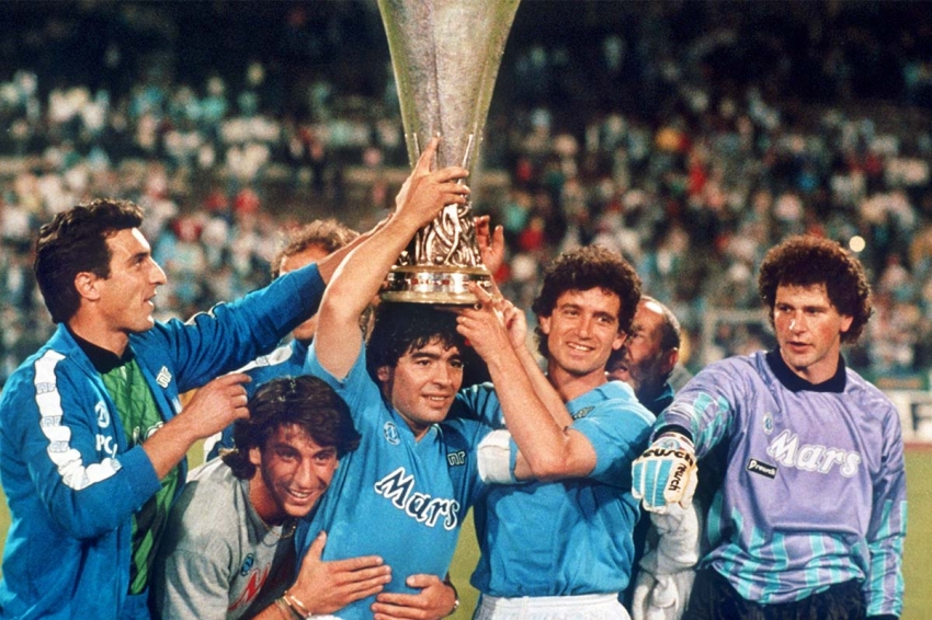 Diego Maradona - simbol yang melampaui Messi dan Ronaldo Foto 1